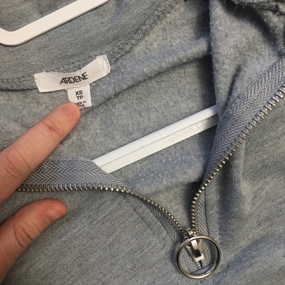 Half Zip Up Crop Top - Picture 4 of 4